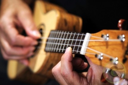 Nauka gry n ukulele - Ukulele-Lessons-London.jpg
